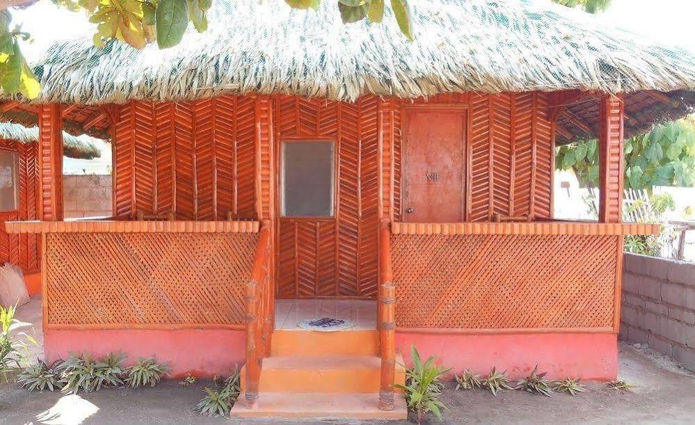 Pareja Tourist Inn Логон Экстерьер фото