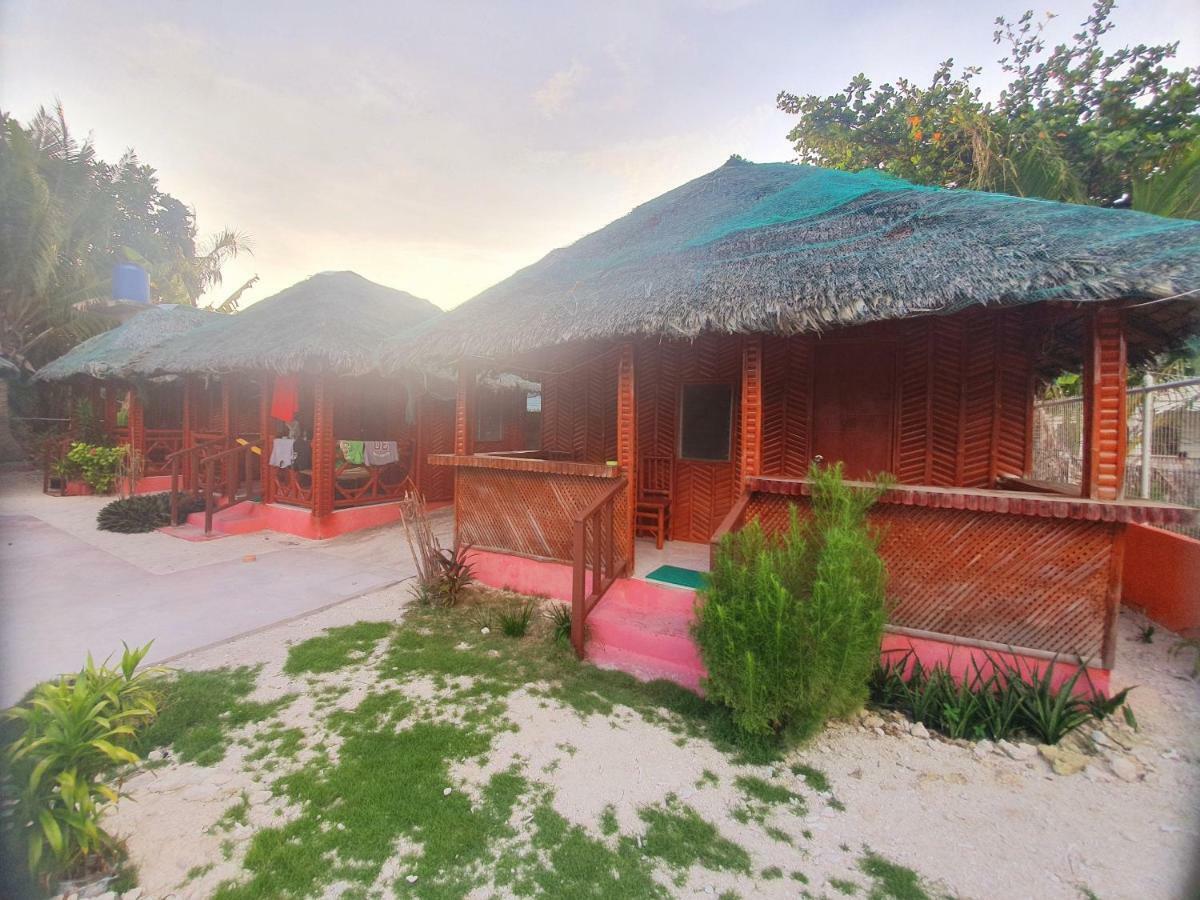 Pareja Tourist Inn Логон Экстерьер фото